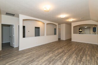 10314 Van Hut Ln in Houston, TX - Foto de edificio - Building Photo