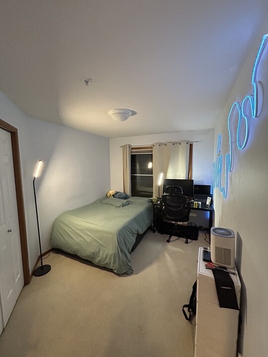 2111 Waverly Pl N in Seattle, WA - Building Photo