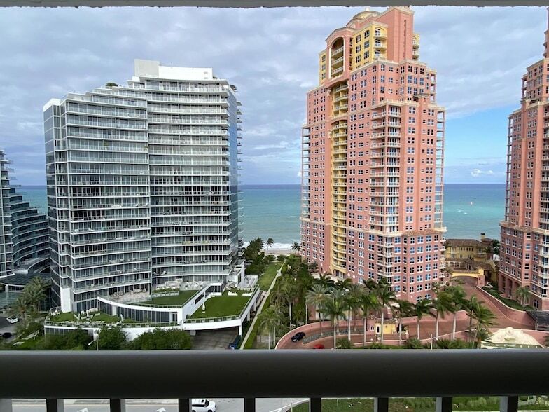 2200 NE 33rd Ave, Unit 18J in Fort Lauderdale, FL - Building Photo