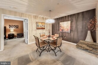 10021 Vanderbilt Cir, Unit 14 in Rockville, MD - Foto de edificio - Building Photo