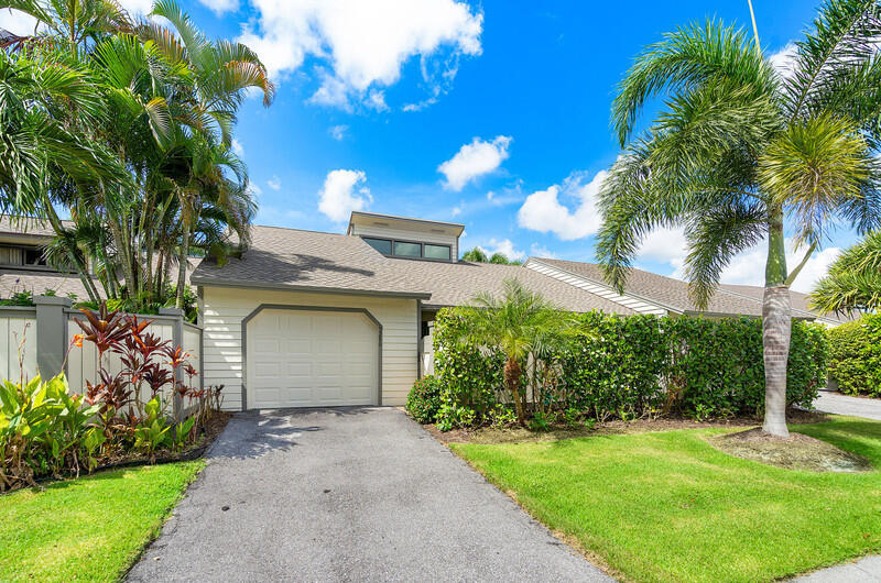 13286 Bedford Mews Ct in Wellington, FL - Building Photo