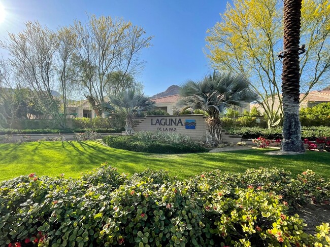 48625 Cll Esperanza in La Quinta, CA - Building Photo - Building Photo