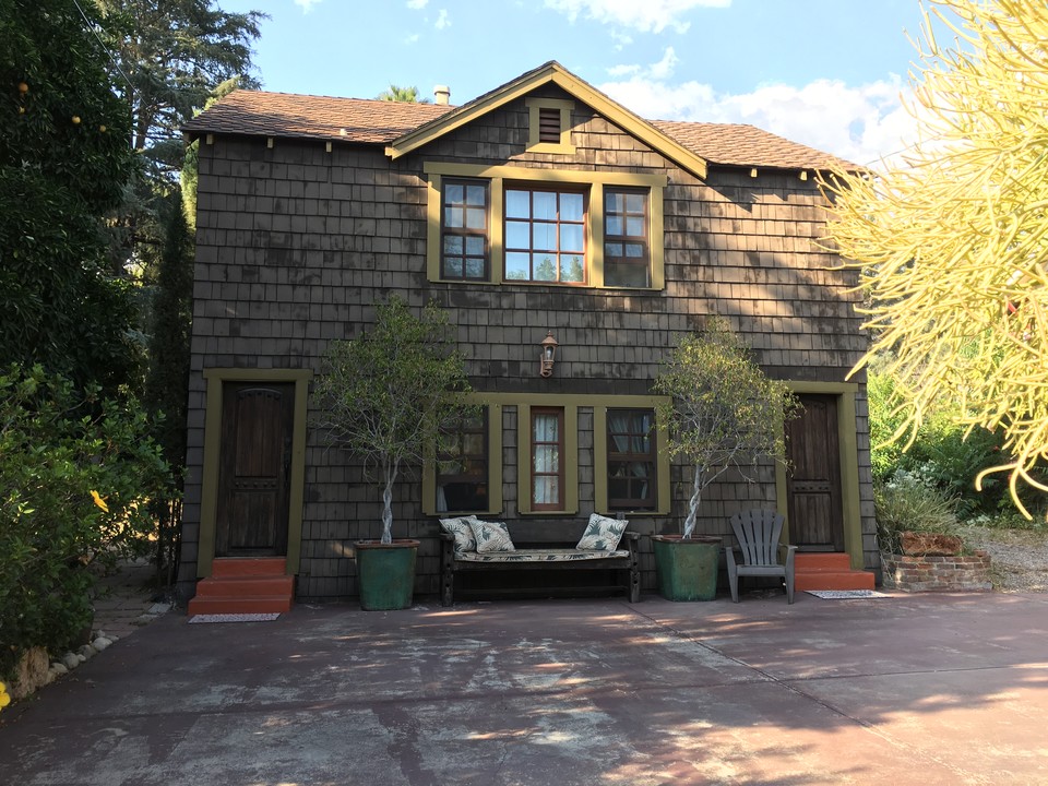 411 E Altadena Dr in Altadena, CA - Building Photo