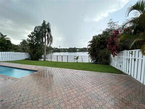 2611 Regalia Way in Hollywood, FL - Building Photo - Building Photo