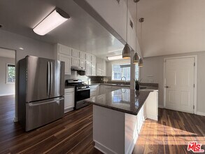 2939 Oakhurst Ave in Los Angeles, CA - Building Photo - Building Photo