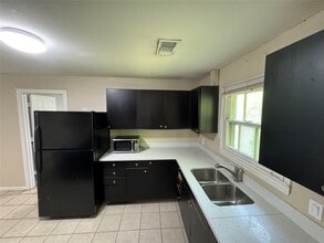 509 Stimpson St in Baytown, TX - Building Photo - Building Photo