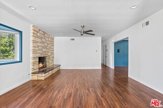 4509 Canoga Dr in Los Angeles, CA - Foto de edificio - Building Photo