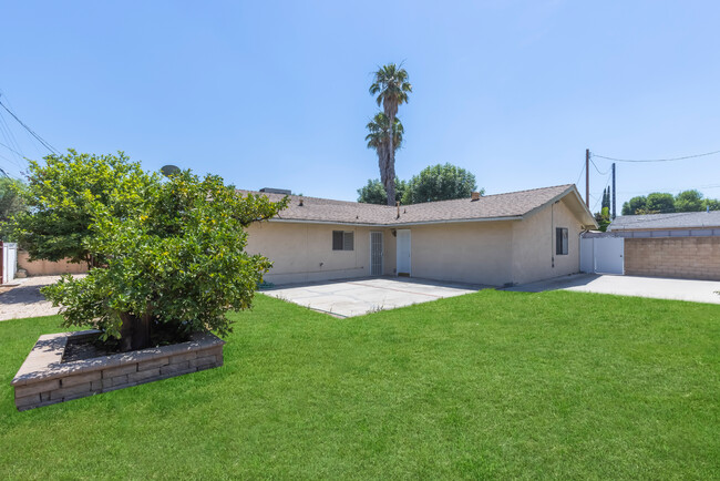 17316 Kingsbury St in Granada Hills, CA - Building Photo - Building Photo