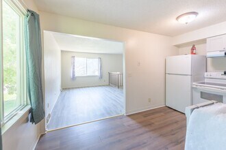 6124 73rd Ave N in Minneapolis, MN - Building Photo - Building Photo