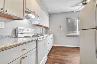 2425 Lindsay Ave in Louisville, KY - Building Photo - Building Photo