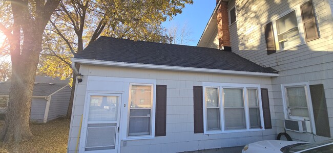 511 N 4th St, Unit 4 in Manhattan, KS - Building Photo - Building Photo