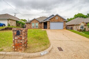 7501 Little Rock Ln in Fort Worth, TX - Building Photo