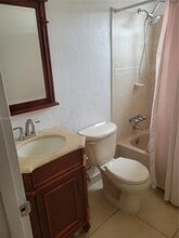 600 NW 32nd Pl, Unit 217 in Miami, FL - Building Photo - Building Photo