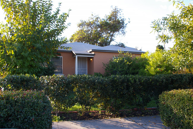 4304 Estrella Ave in San Diego, CA - Foto de edificio - Building Photo