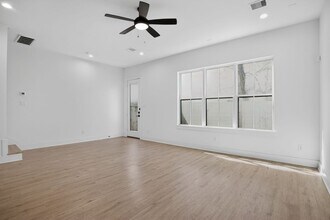 6425 Highland Pine Ln in Houston, TX - Building Photo - Building Photo