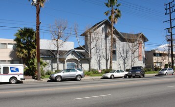 15415 Vanowen St in Van Nuys, CA - Building Photo - Building Photo