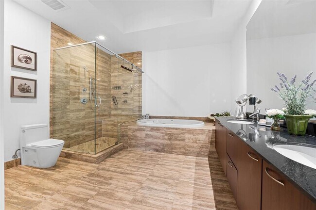 15811 Collins Ave, Unit 1205 in North Miami Beach, FL - Foto de edificio - Building Photo