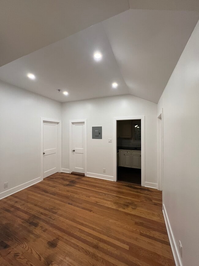 5 Kenwood Ave, Unit #2 in Verona, NJ - Building Photo - Building Photo