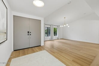 822 Rim Crest Dr in Westlake Village, CA - Building Photo - Building Photo