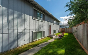 825 N Klevin St in Anchorage, AK - Foto de edificio - Building Photo