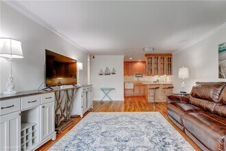 401 Bellevue Ave in Newport, RI - Building Photo - Building Photo
