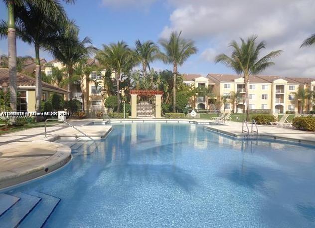 2360 E Preserve Way in Miramar, FL - Foto de edificio