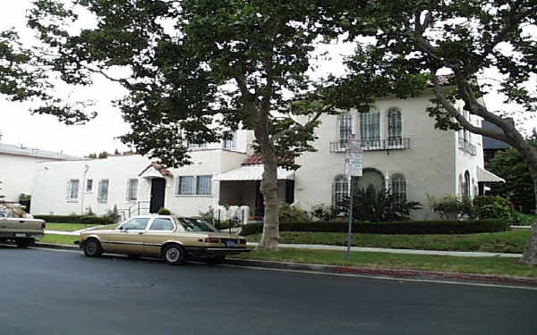 7001 Rosewood Ave in Los Angeles, CA - Foto de edificio