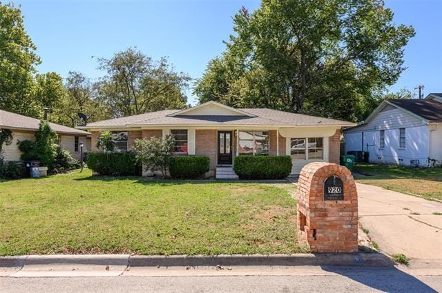 property at 920 Manhattan Dr