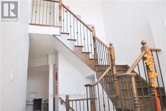 180 Harvest Hills Blvd in East Gwillimbury, ON - Building Photo - Building Photo