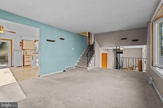 18 Cobblestone Ln in Aston, PA - Building Photo - Building Photo