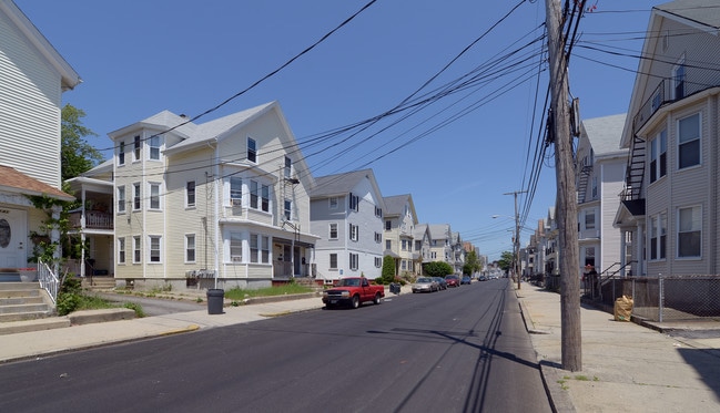 114-120 Summer St in Central Falls, RI - Building Photo - Building Photo