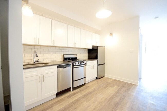 946 W Montrose Ave in Chicago, IL - Building Photo - Building Photo