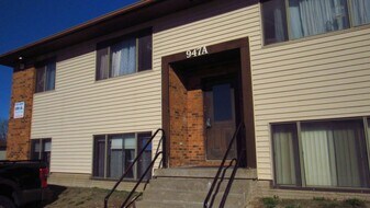 947 Boston Way in Coralville, IA - Building Photo