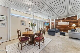 2337 Seminole Rd in Atlantic Beach, FL - Foto de edificio - Building Photo