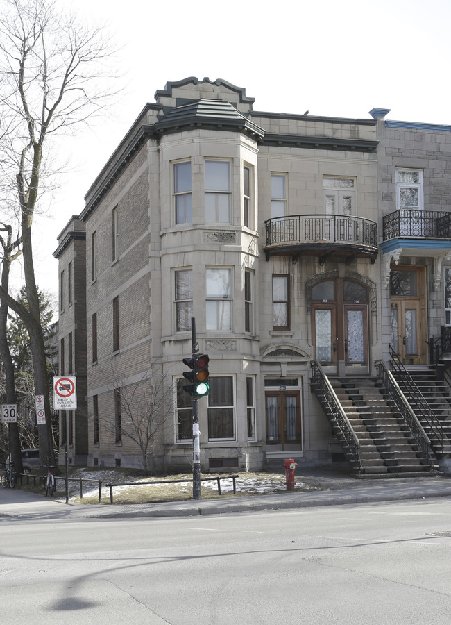 250-254 Saint-Joseph O in Montréal, QC - Building Photo - Primary Photo