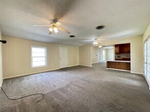 140 Laurel St in Lake Jackson, TX - Building Photo - Building Photo