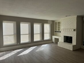 3418 Bill Owens Pkwy in Longview, TX - Building Photo - Building Photo