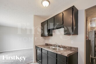 5314 Traditions Dr, Unit 61 in Indianapolis, IN - Foto de edificio - Building Photo