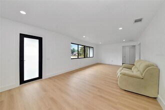 2239 Worrington St in Sarasota, FL - Building Photo - Building Photo