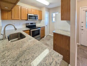 168 Merlin Way in Euless, TX - Foto de edificio - Building Photo