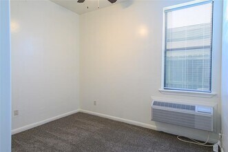 4705 Lyons Ave in Houston, TX - Foto de edificio - Building Photo