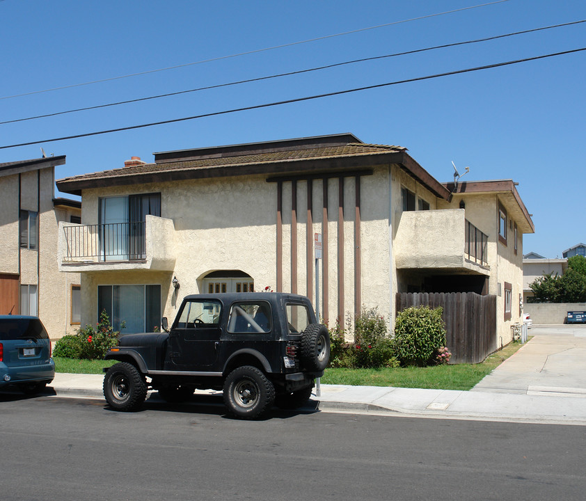 16952 Hoskins St in Huntington Beach, CA - Building Photo