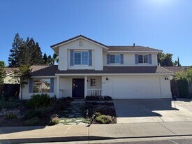 239 Fairwood Dr in Oakdale, CA - Building Photo