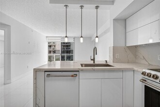 5077 NW 7th St, Unit 610 in Miami, FL - Building Photo - Building Photo