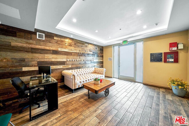 1101 S Harvard Blvd in Los Angeles, CA - Foto de edificio - Building Photo