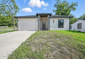 1331 W Crawford St in Denison, TX - Building Photo