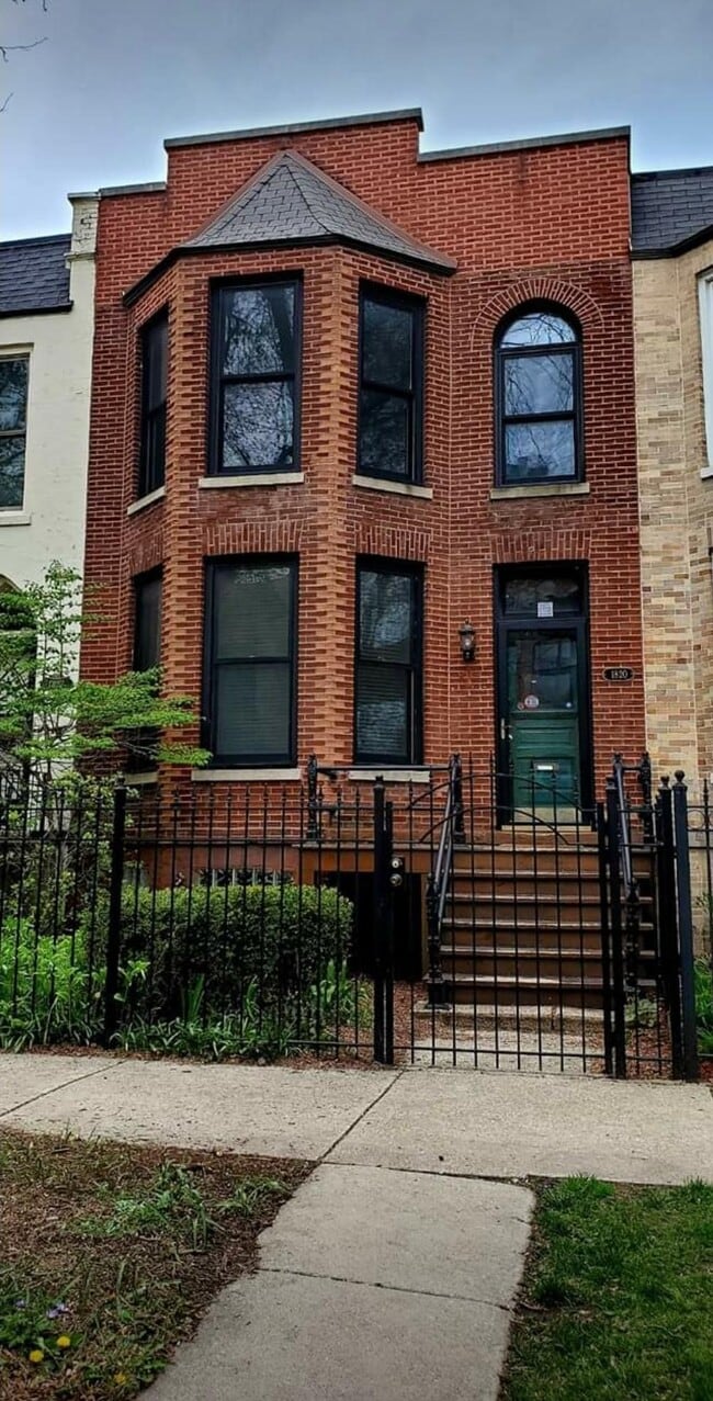 1820 W Newport Ave, Unit 1 in Chicago, IL - Foto de edificio - Building Photo
