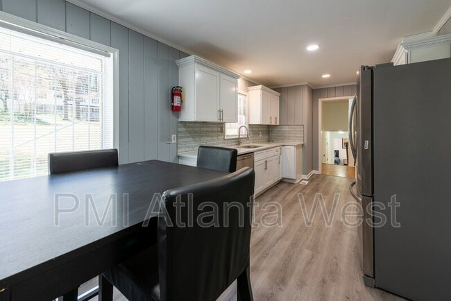 2839 Scenic Terrace in East Point, GA - Building Photo - Building Photo