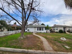 222 Olive St in Bakersfield, CA - Building Photo