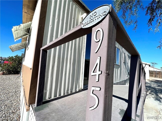 945 Holly St in Bullhead City, AZ - Building Photo - Building Photo